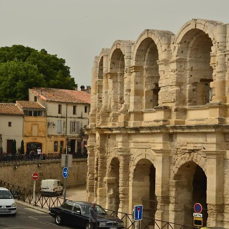 Aux Pieds Des Arenes Apartment Арл Екстериор снимка