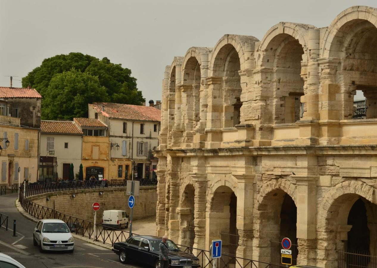 Aux Pieds Des Arenes Apartment Арл Екстериор снимка