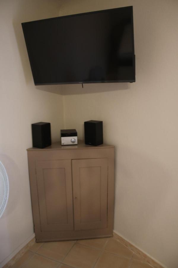 Aux Pieds Des Arenes Apartment Арл Екстериор снимка
