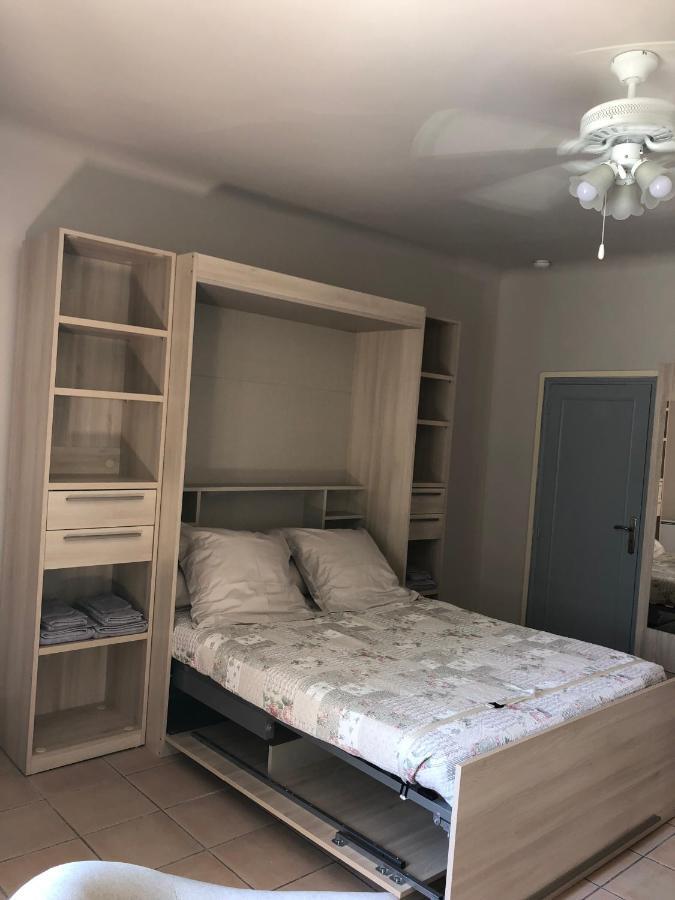 Aux Pieds Des Arenes Apartment Арл Екстериор снимка