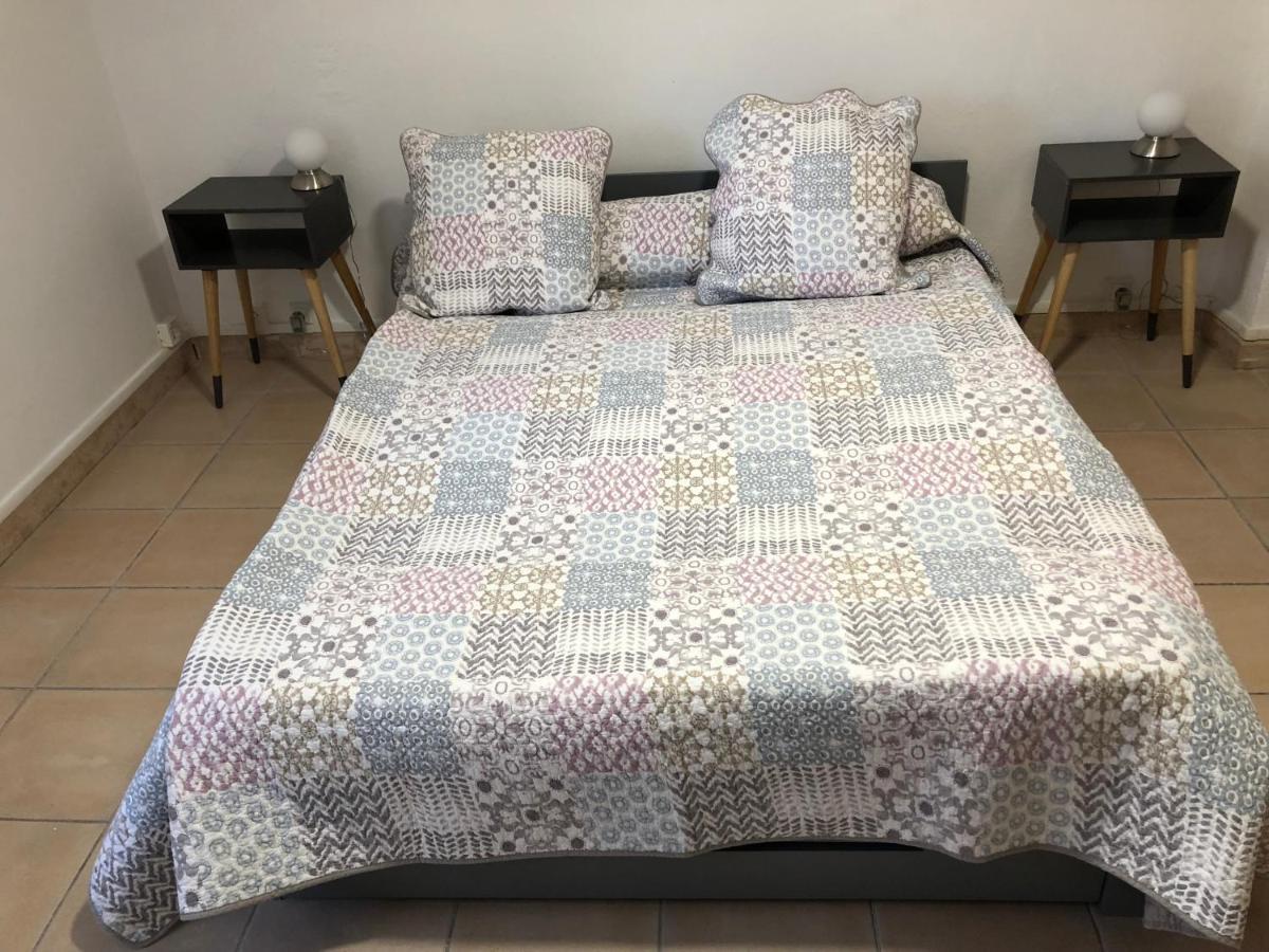 Aux Pieds Des Arenes Apartment Арл Екстериор снимка
